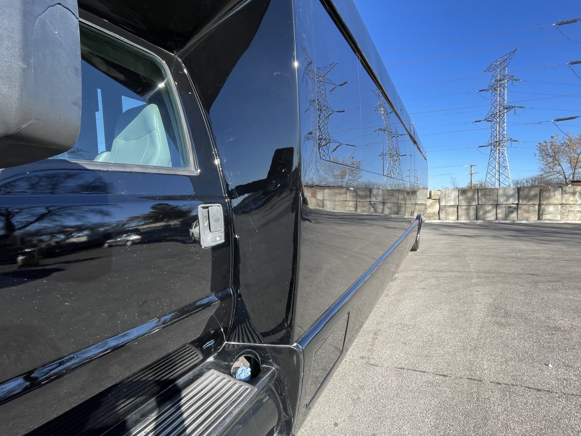 Shuttle Bus for Sale in Des Plaines, IL - Photo 8