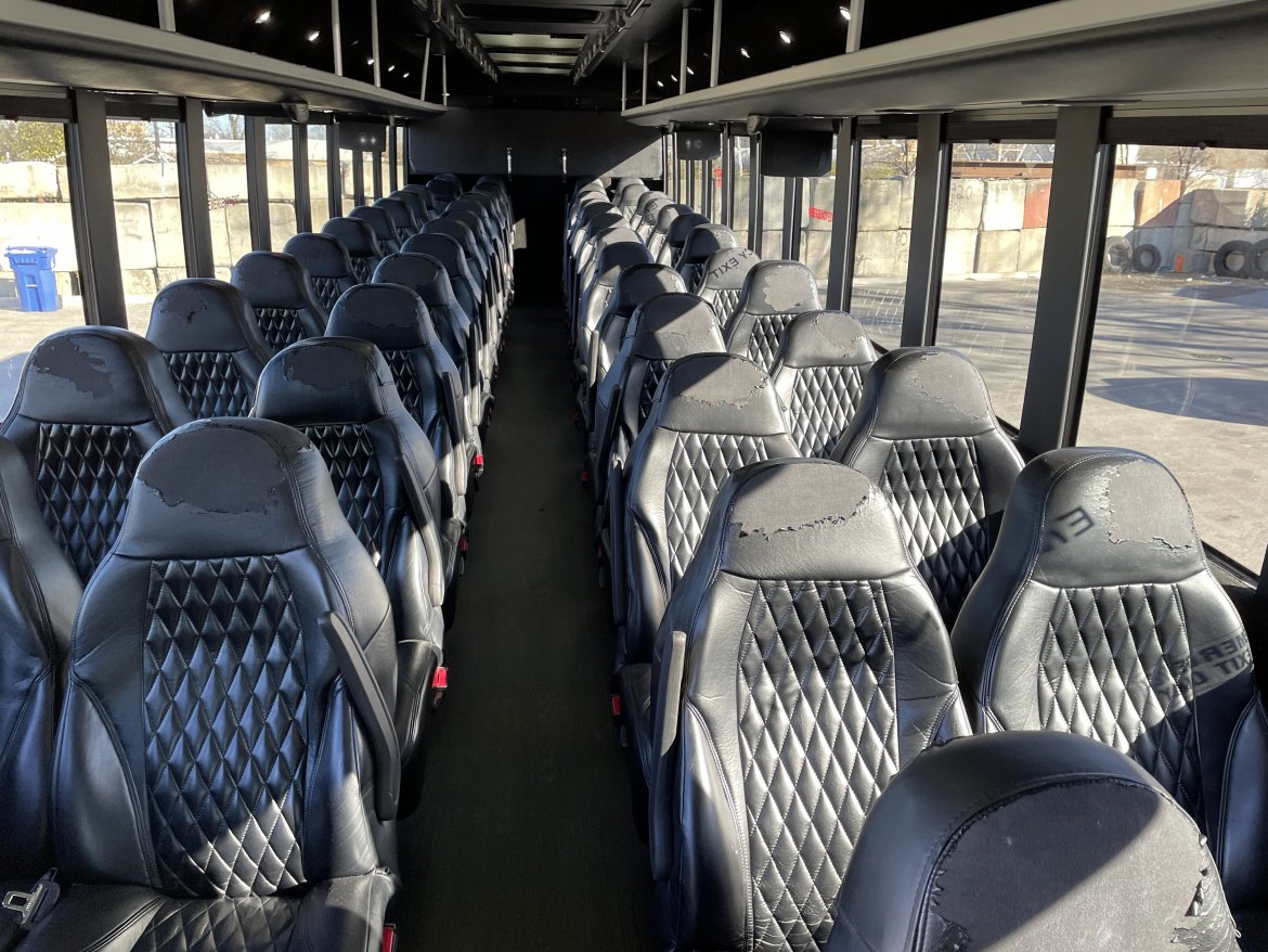 Shuttle Bus for Sale in Des Plaines, IL - Photo 10
