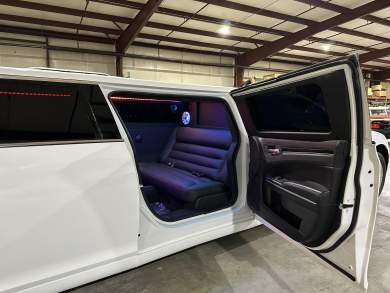 2023 Chrysler 300 Limousine for Sale in Springfield, Missouri, US - Photo 4