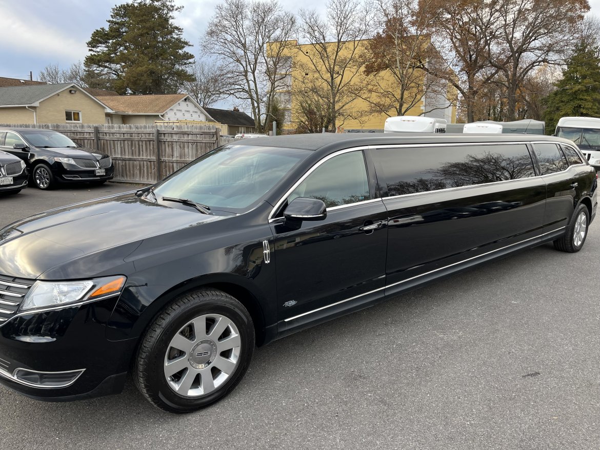 2017 Royale Lincoln MKT 120” 5 Door Limousine - Photo 2