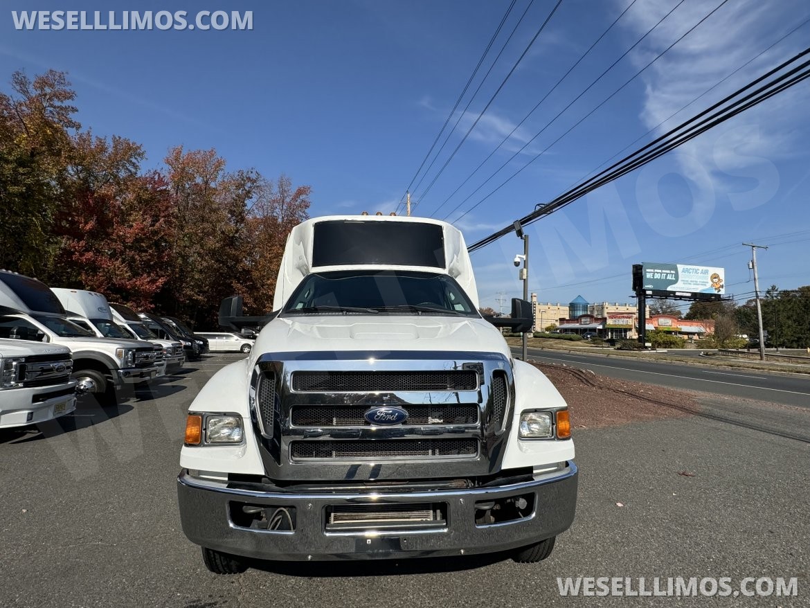 Shuttle Bus for Sale in Morganville, NJ - Photo 8