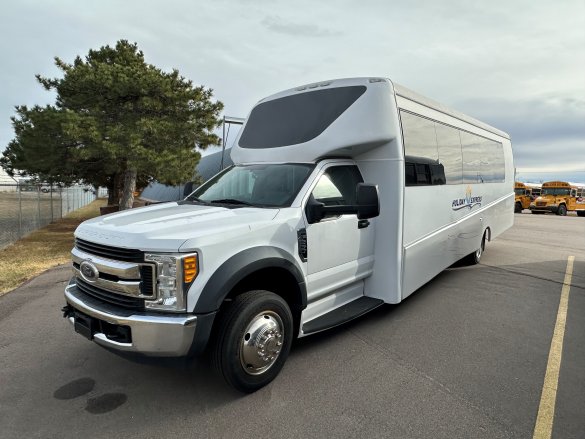 2017 Ford F550 Executive Shuttle for Sale in Grand Island, NE - Photo 2
