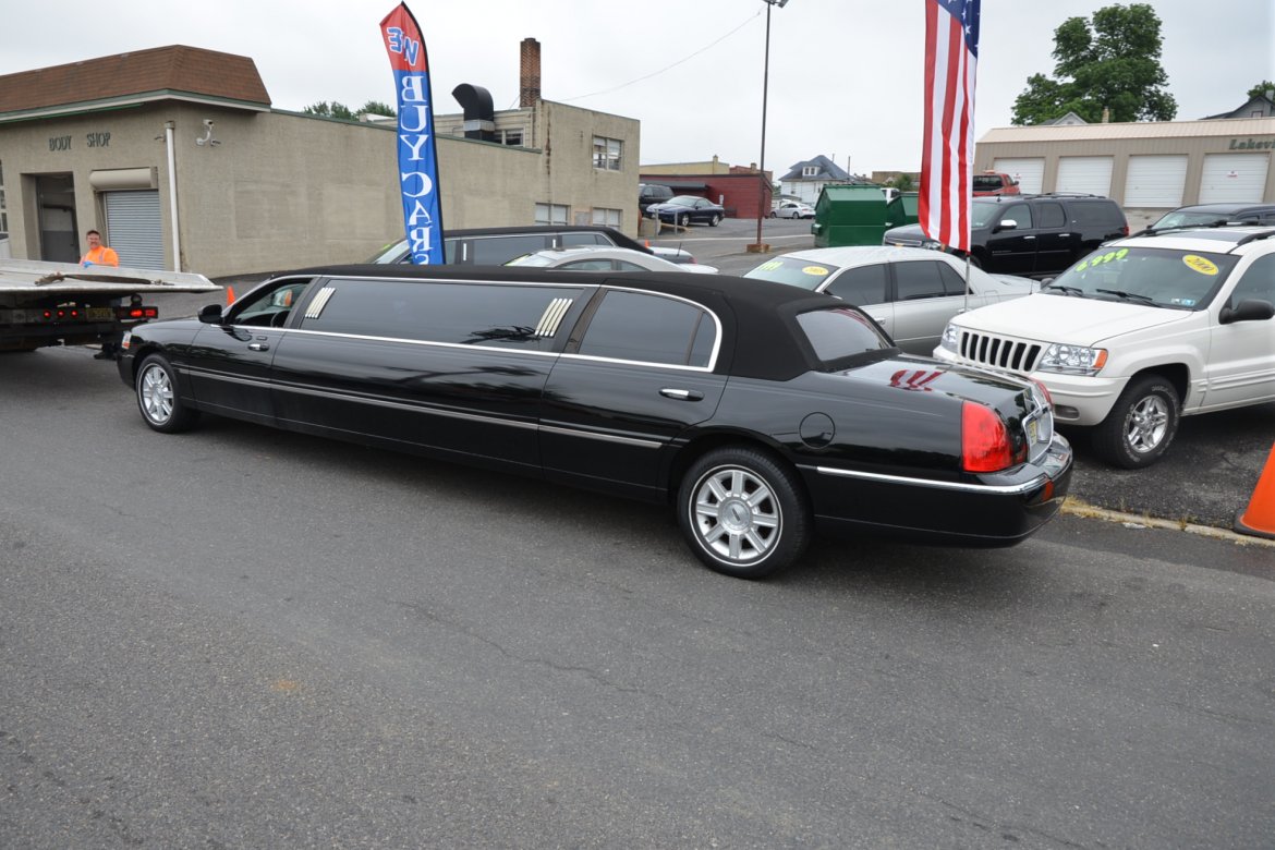 Photo of Limousine for sale: 2006 Lincoln Town-Car 100&quot; by Krystal Koach