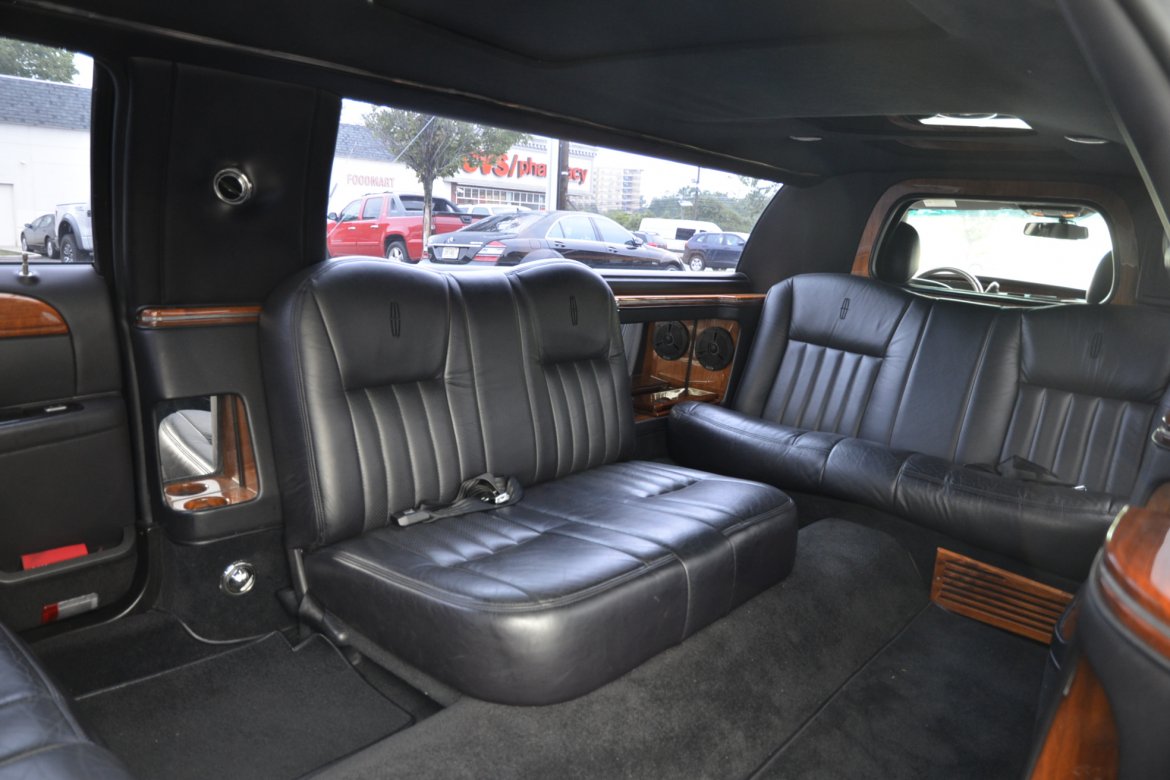 Photo of Limousine for sale: 2006 Lincoln Town-Car 100&quot; by Krystal Koach