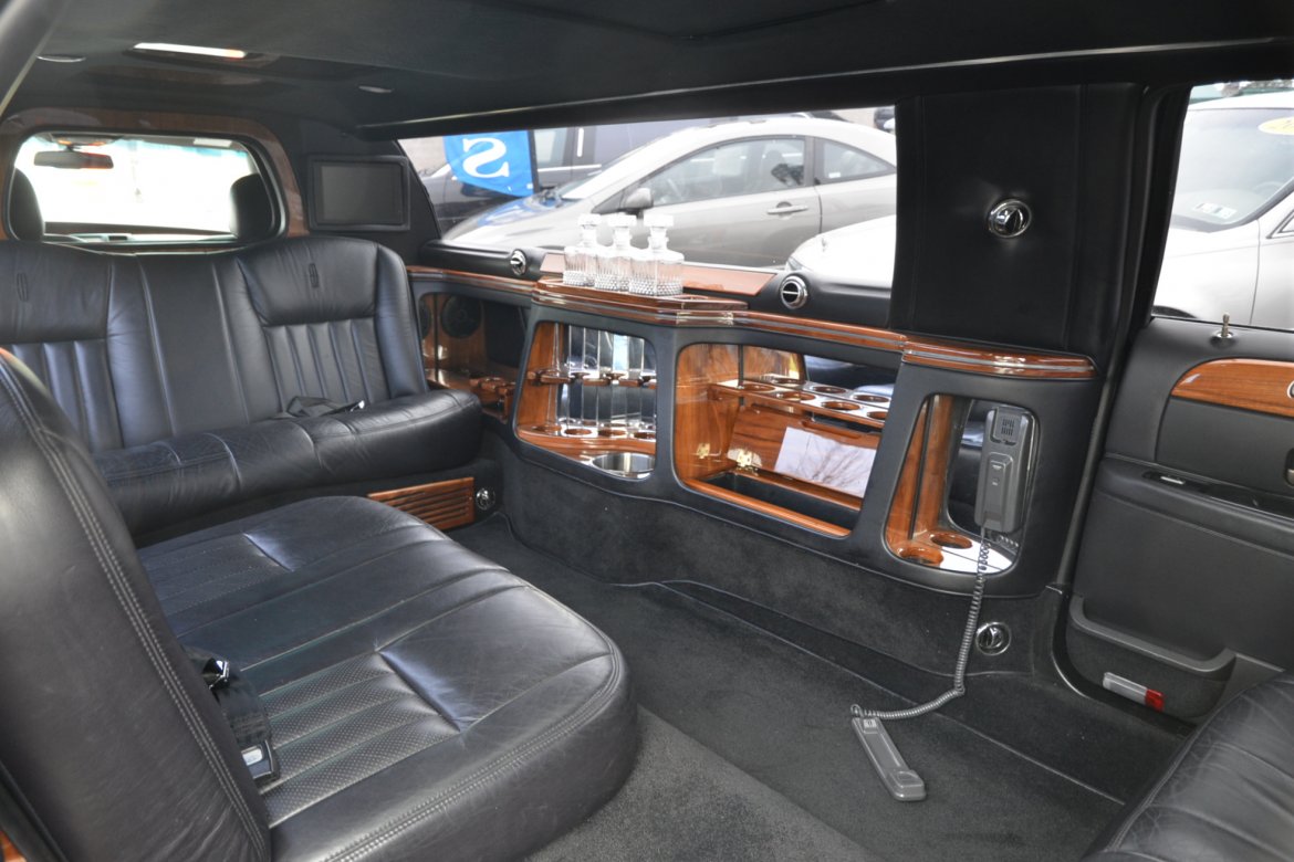 Photo of Limousine for sale: 2006 Lincoln Town-Car 100&quot; by Krystal Koach