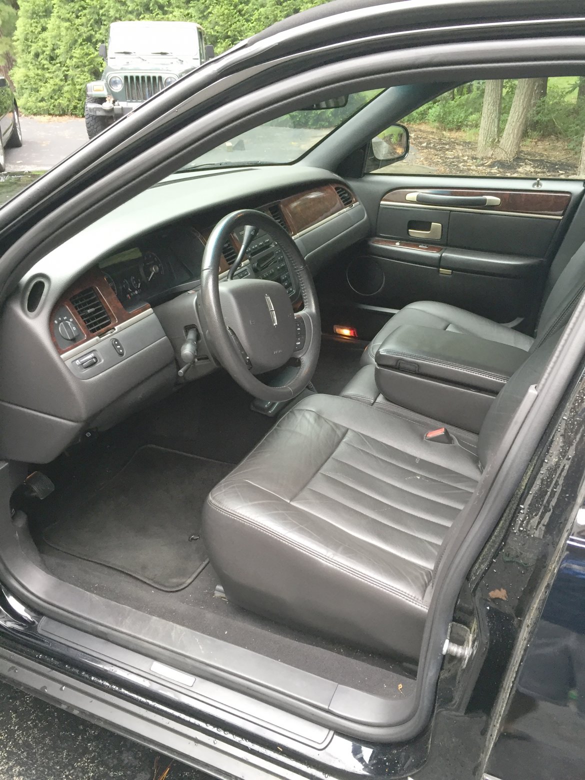 Photo of Limousine for sale: 2006 Lincoln Town-Car 100&quot; by Krystal Koach