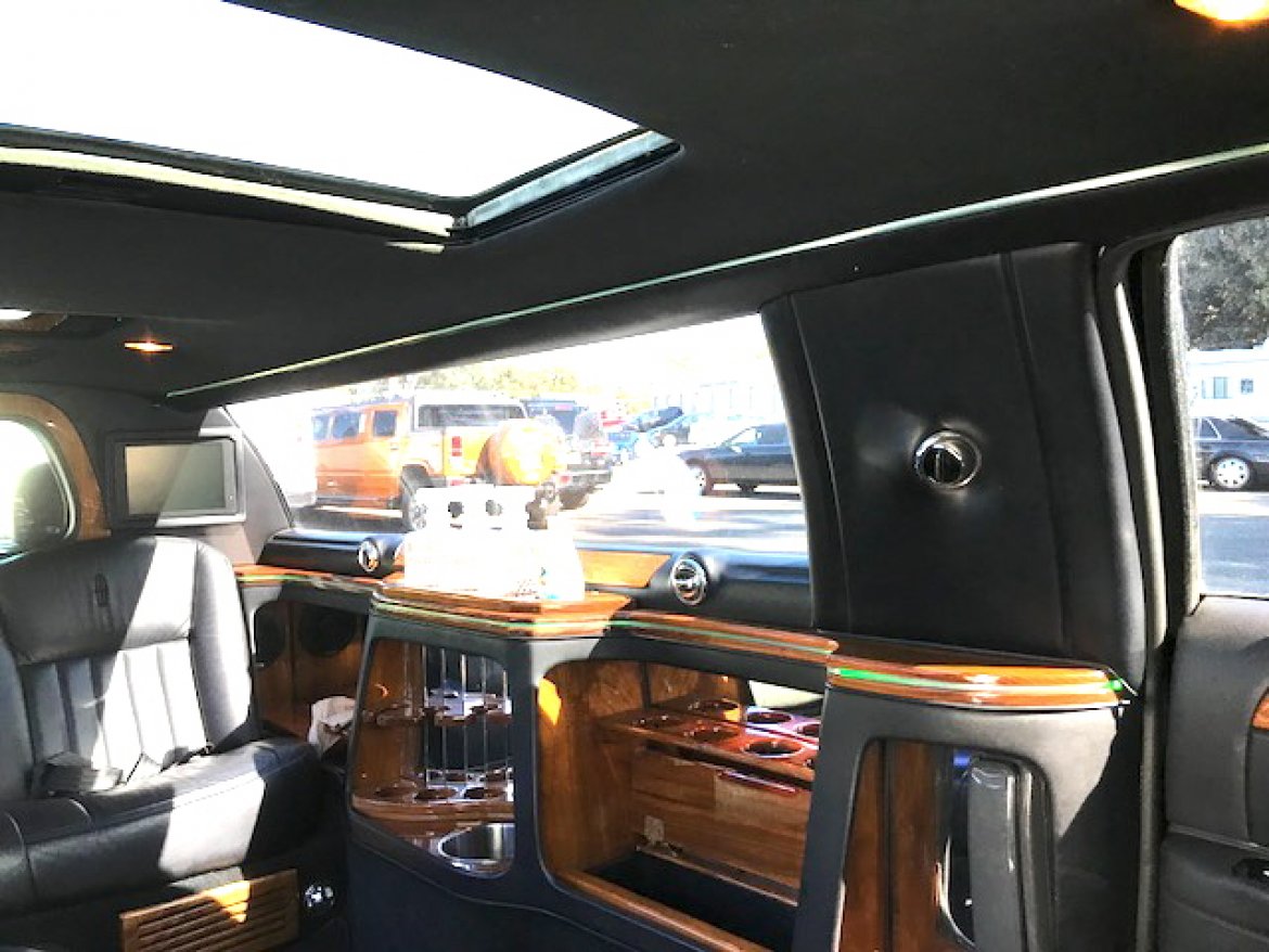 Photo of Limousine for sale: 2006 Lincoln Town-Car 100&quot; by Krystal Koach