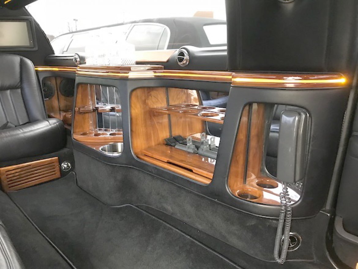 Photo of Limousine for sale: 2006 Lincoln Town-Car 100&quot; by Krystal Koach