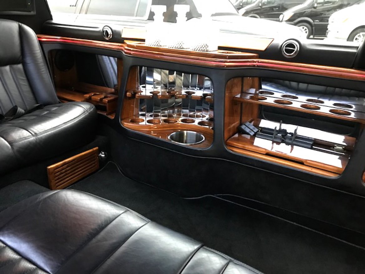 Photo of Limousine for sale: 2006 Lincoln Town-Car 100&quot; by Krystal Koach