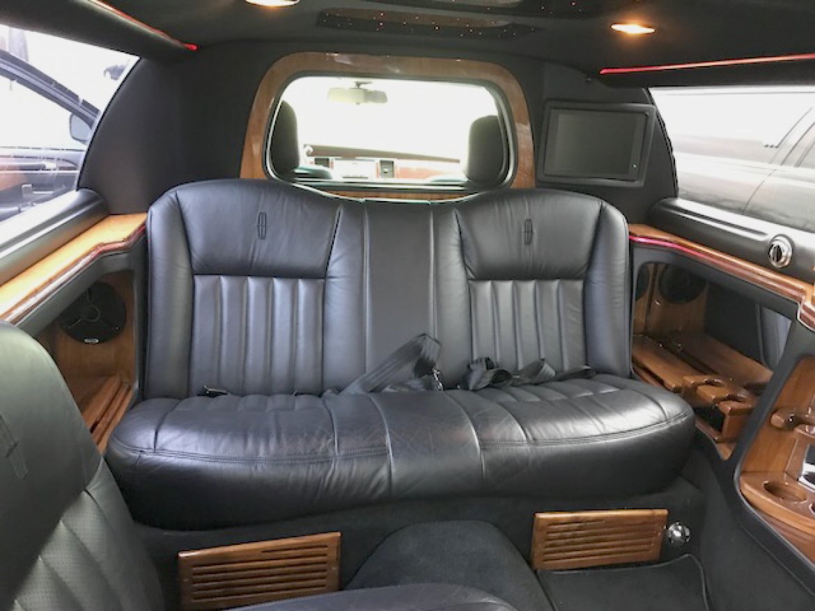 Photo of Limousine for sale: 2006 Lincoln Town-Car 100&quot; by Krystal Koach