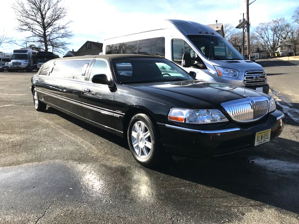 Photo of Limousine for sale: 2006 Lincoln Town-Car 100&quot; by Krystal Koach