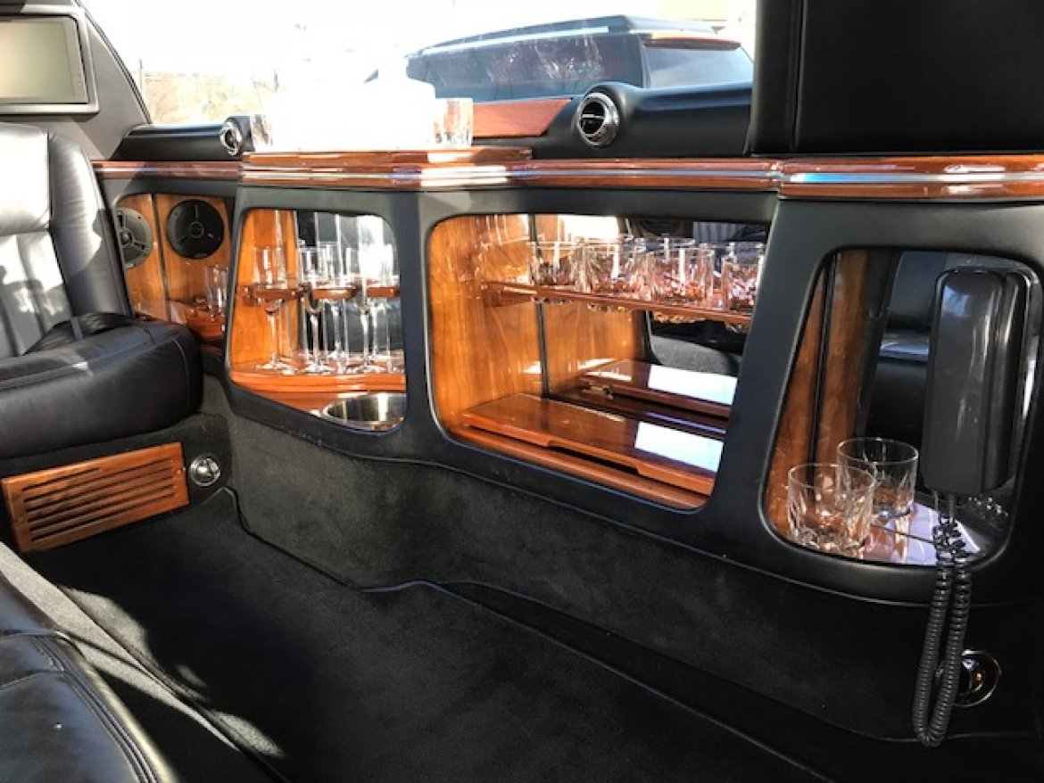 Photo of Limousine for sale: 2006 Lincoln Town-Car 100&quot; by Krystal Koach