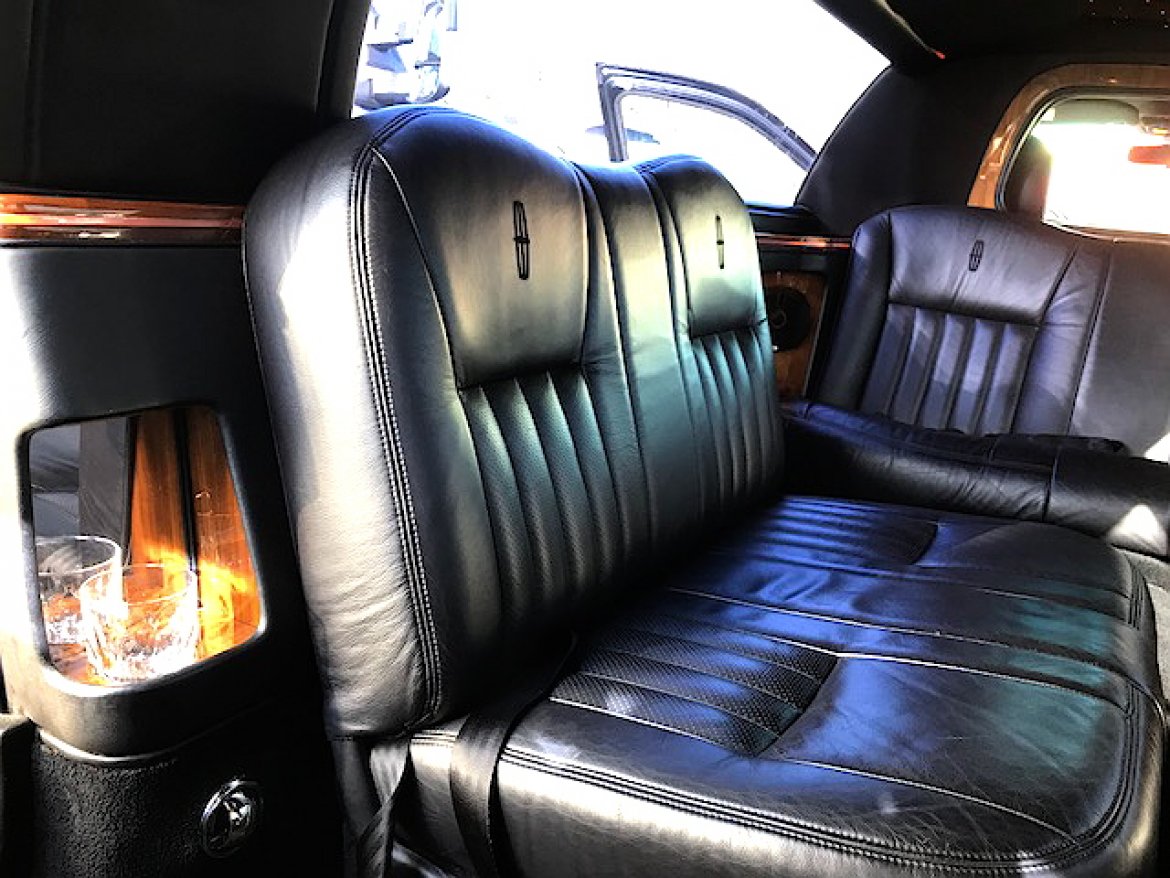 Photo of Limousine for sale: 2006 Lincoln Town-Car 100&quot; by Krystal Koach