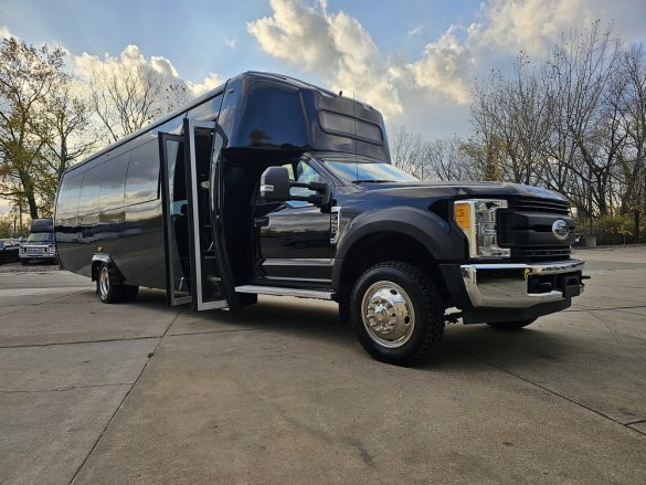 2017 Ford F550 Shuttle Bus for Sale in Erie, PA - Photo 3