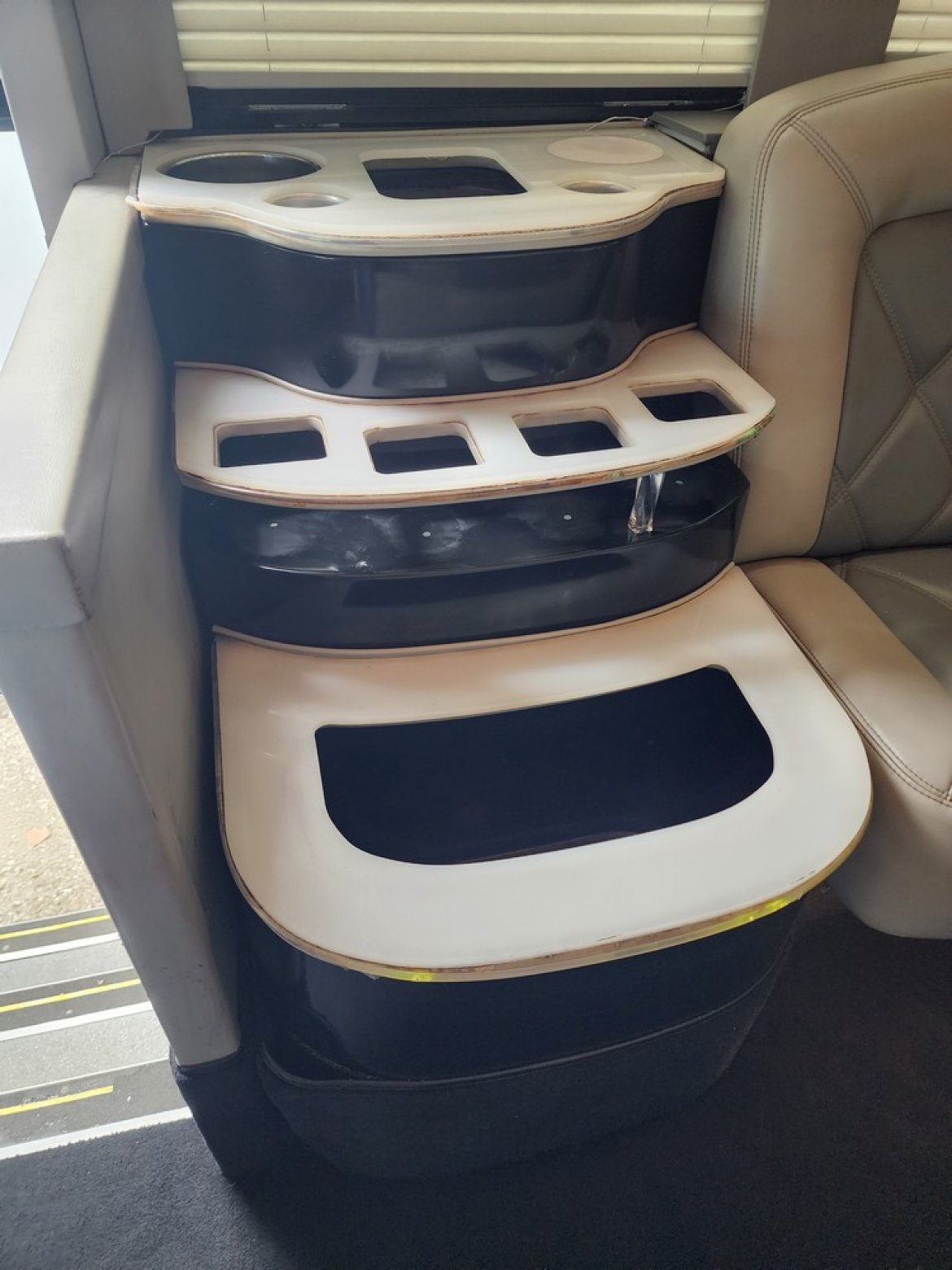 Limo Bus for Sale in Erie, PA - Photo 9