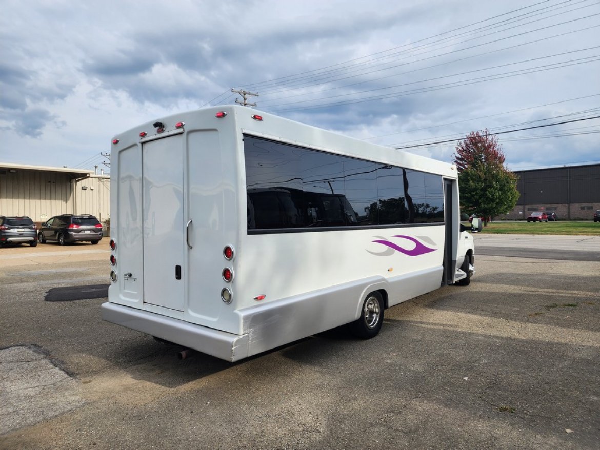 Limo Bus for Sale in Erie, PA - Photo 18