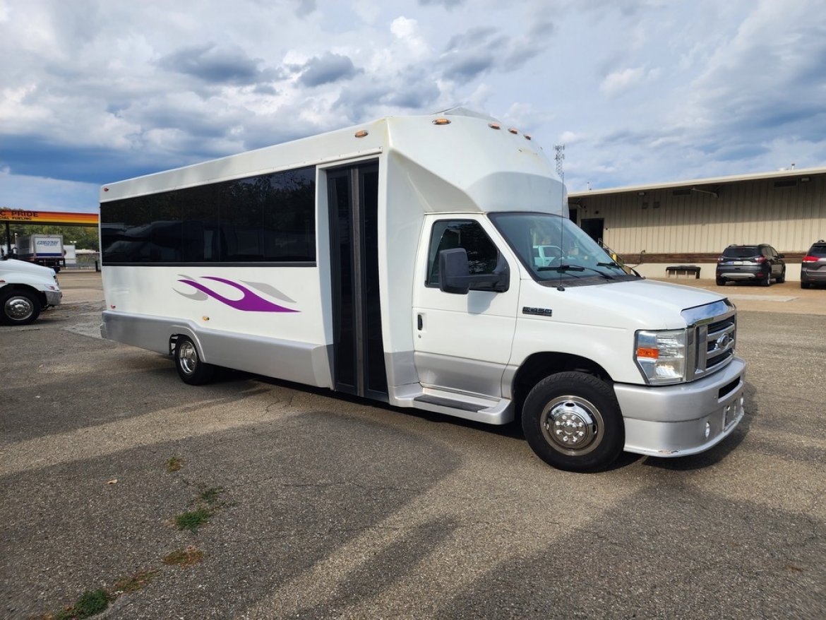 Limo Bus for Sale in Erie, PA - Photo 20