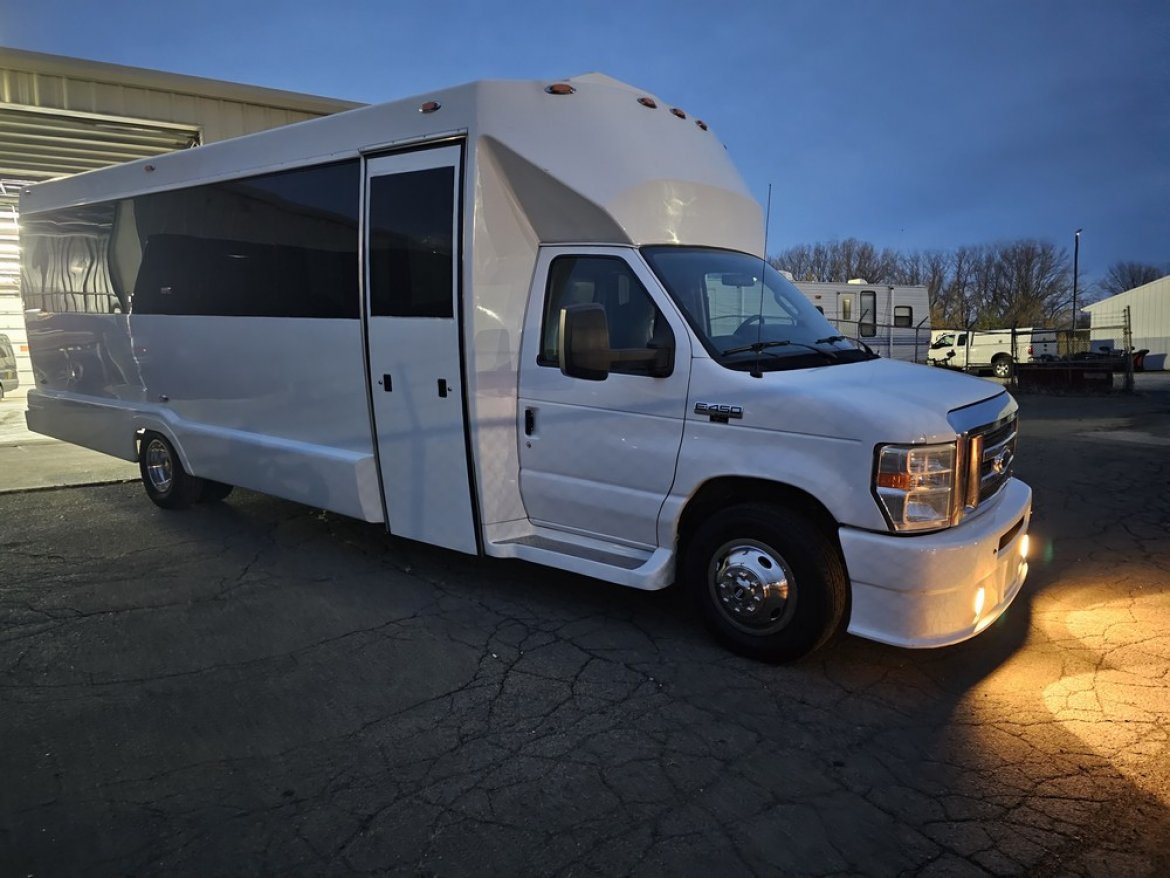 Limo Bus for Sale in Erie, PA - Photo 19