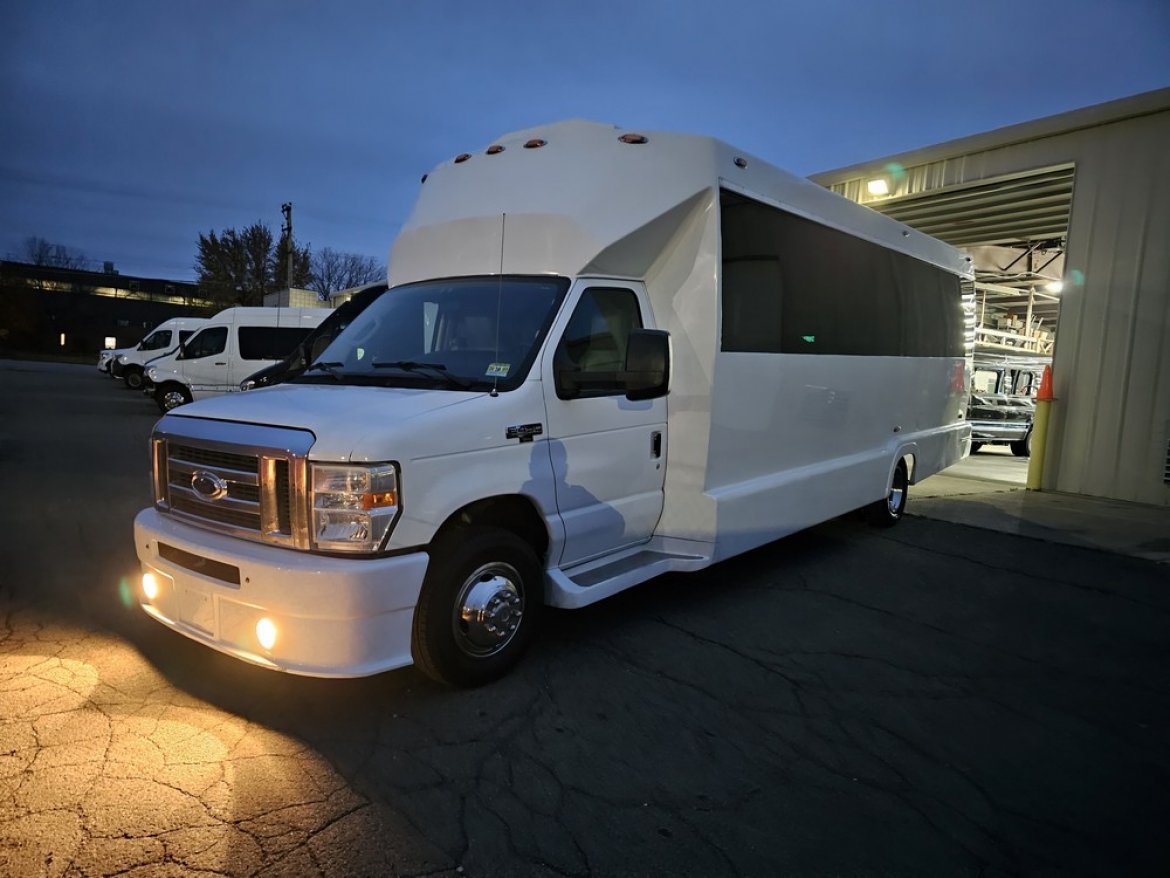 Limo Bus for Sale in Erie, PA - Photo 25