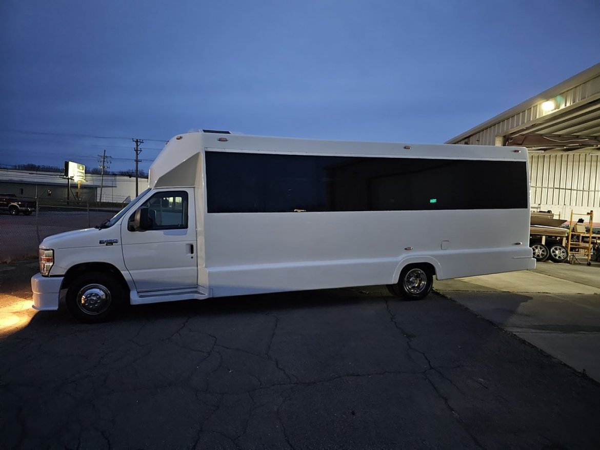Limo Bus for Sale in Erie, PA - Photo 27