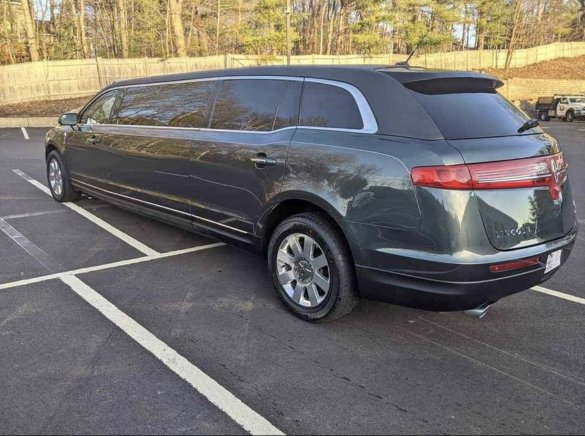 2015 Lincoln MKT Limousine for Sale in Brookline, NH - Photo 3