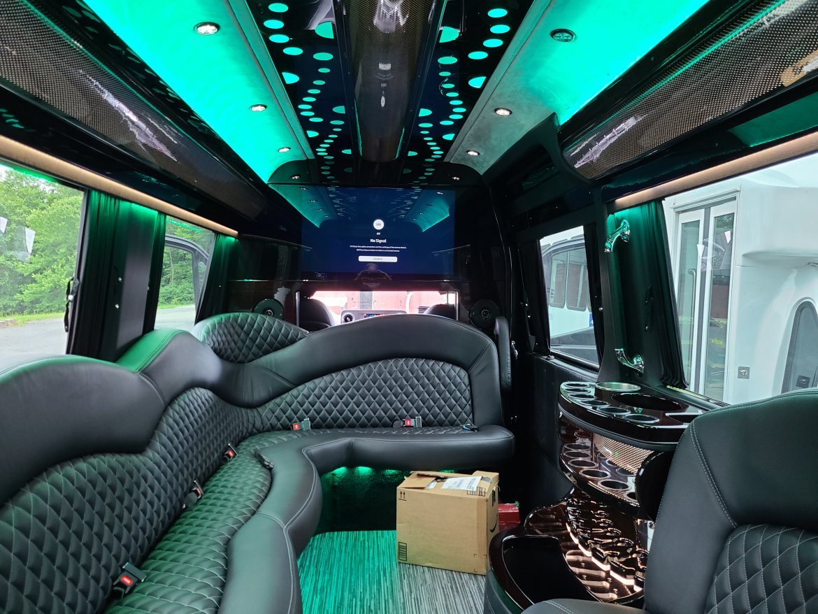 Limo Bus for Sale in Upper Marlboro, MD - Photo 10