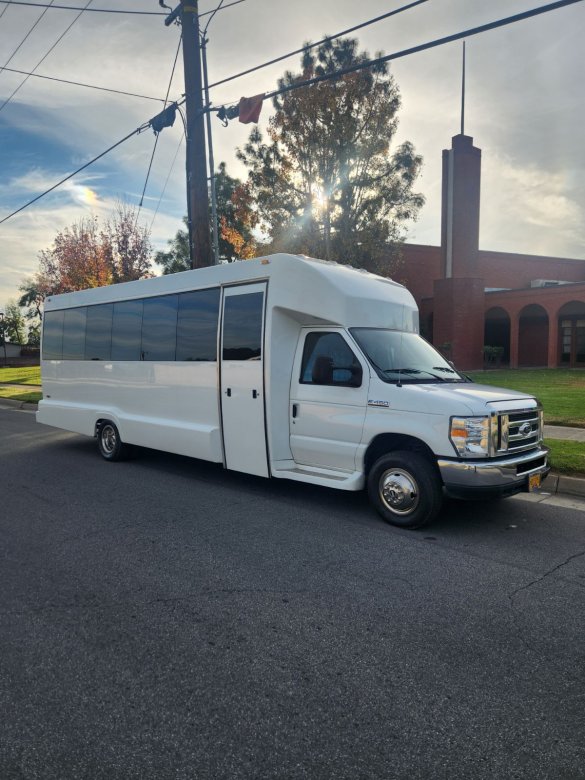 2011 Ford E450 Limo Bus for Sale in Fontana, CA - Photo 3