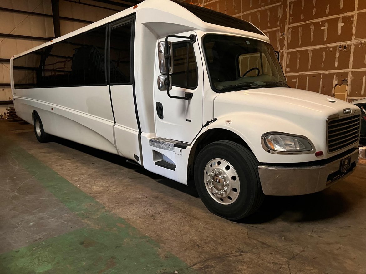 Shuttle Bus for sale: 2016 Freightliner GM40 40&quot; by Grech
