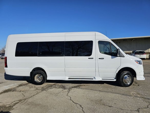 2022 Mercedes-Benz Sprinter 4 Wheel Drive 4x4 Sprinter for Sale in Erie, PA - Photo 3