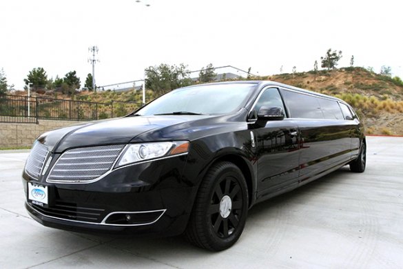 2017 Lincoln MKT Limousine for Sale in Oaklyn, NJ - Photo 2