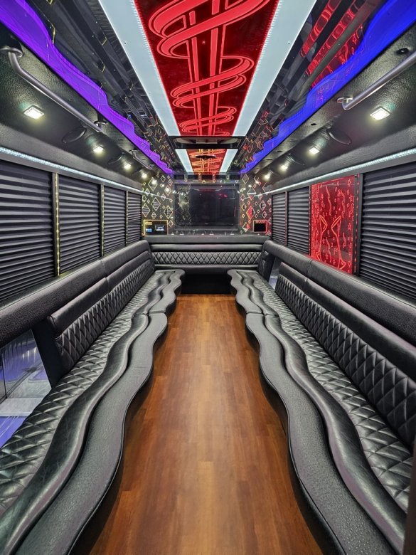 2013 Ford F550 Limo Bus for Sale in Erie, PA - Main Photo