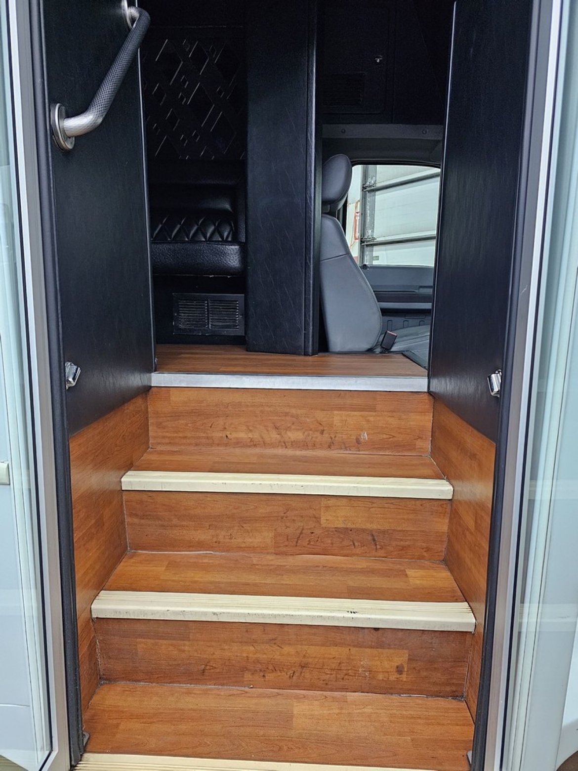 Limo Bus for Sale in Erie, PA - Photo 14