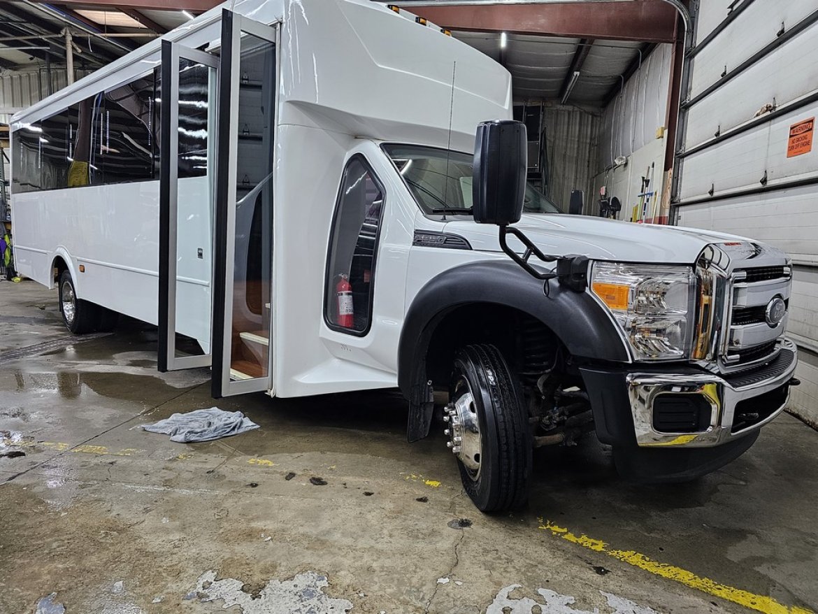 Limo Bus for Sale in Erie, PA - Photo 16