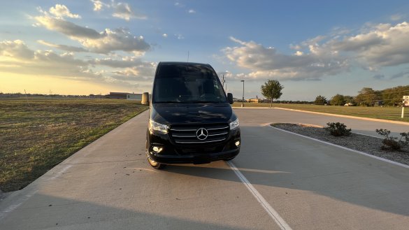 2022 Mercedes-Benz Sprinter 3500 EXT Sprinter for Sale in Arlington, TX - Photo 2