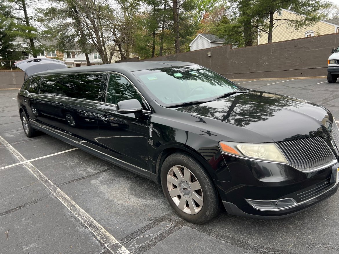 Limousine for sale: 2014 Lincoln MKT