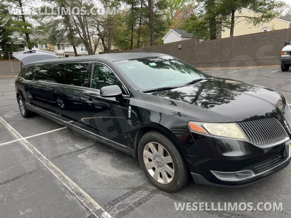2014  Lincoln MKT Limousine