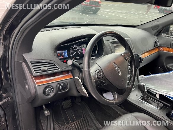 2014  Lincoln MKT Limousine