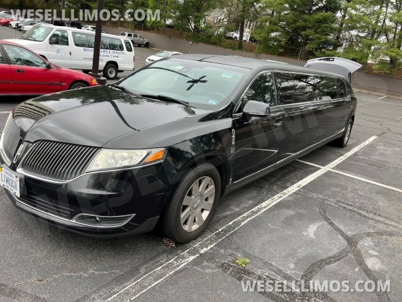 2014  Lincoln MKT Limousine