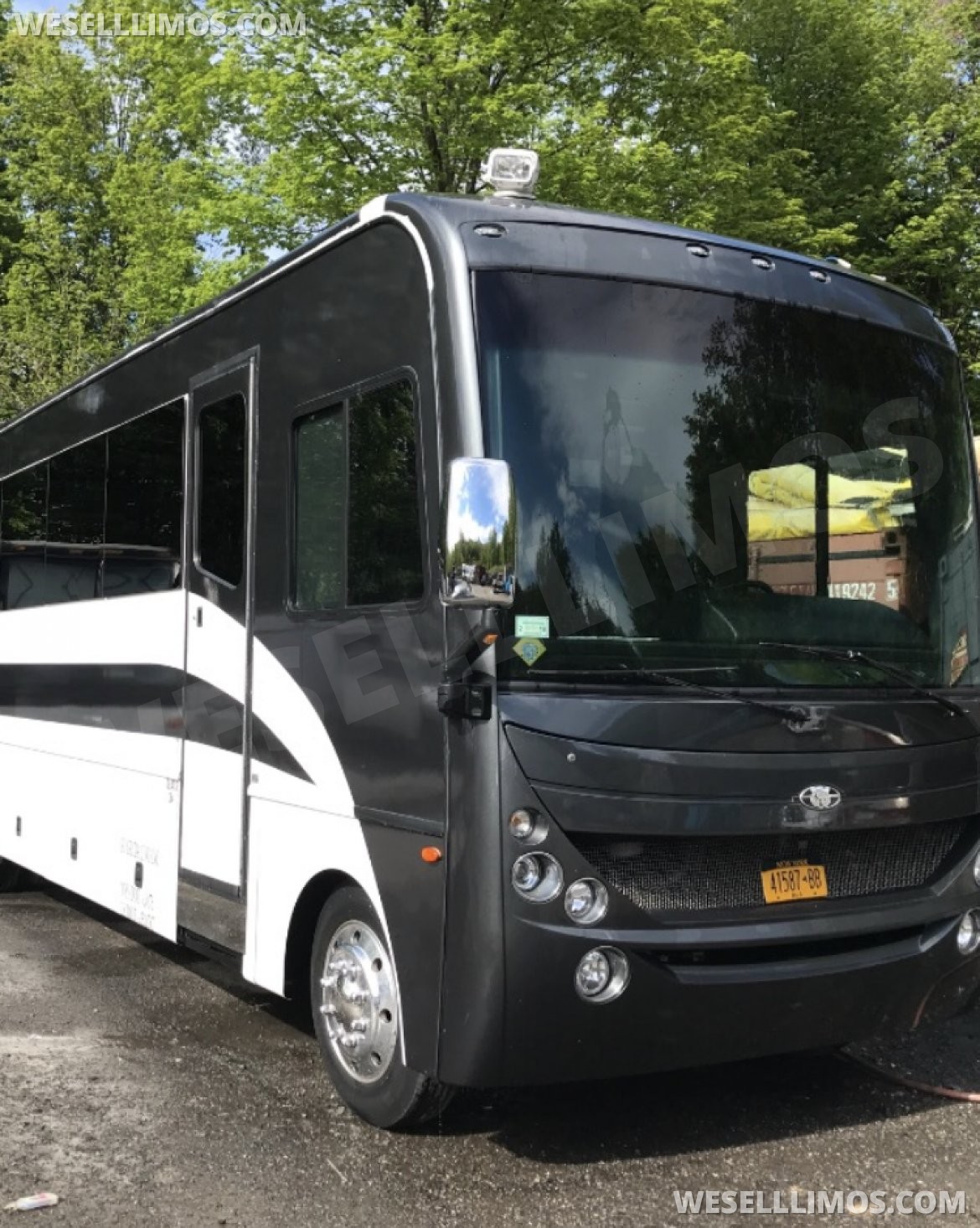 Photo of Limo Bus for sale: 2012 Freightliner Workhorse/ CT Coach by CT Coach