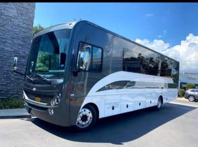 2012 CT Coach Freightliner Workhorse/ CT Coach Limo Bus