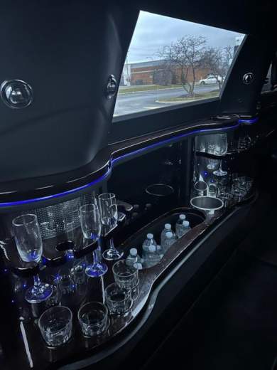 2014 Lincoln MKT Limousine for Sale in Naperville, Illinois, US - Photo 4