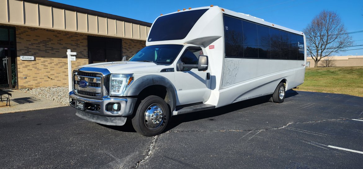 Shuttle Bus for sale: 2013 Ford F550 by Grech GM33