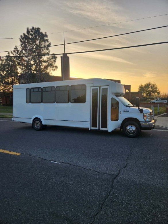2017 Ford E450 Limo Bus for Sale in Fontana, CA - Photo 3