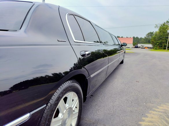 2011 Lincoln Town Car Executive L Limousine for Sale in Petersburg, VA - Photo 3