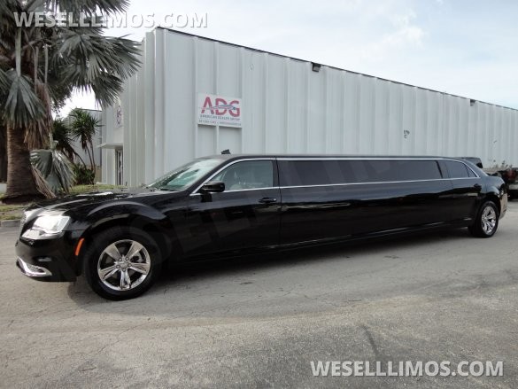 2023 Chrysler 300 Limousine for Sale in Delray Beach, FL - Photo 3