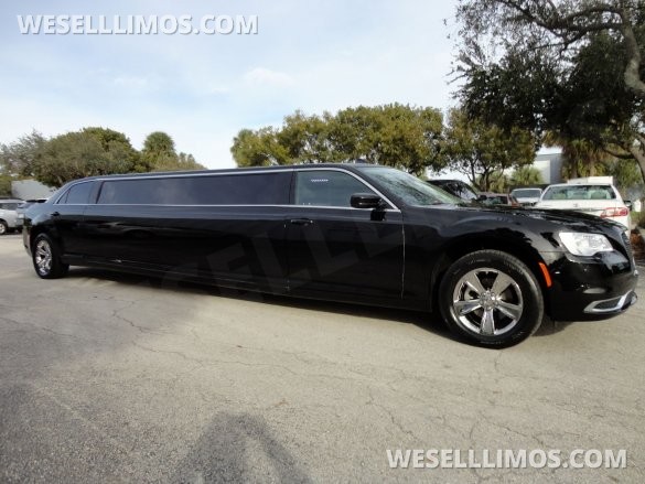 2023 Chrysler 300 Limousine for Sale in Delray Beach, FL - Main Photo