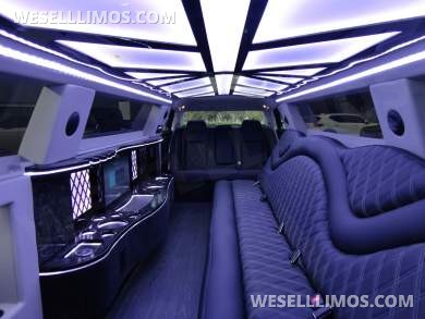 2023 Limoland Springfield Coachbuilders Chrysler 300 Limousine - Limousine for Sale in Delray Beach, FL - Photo 12