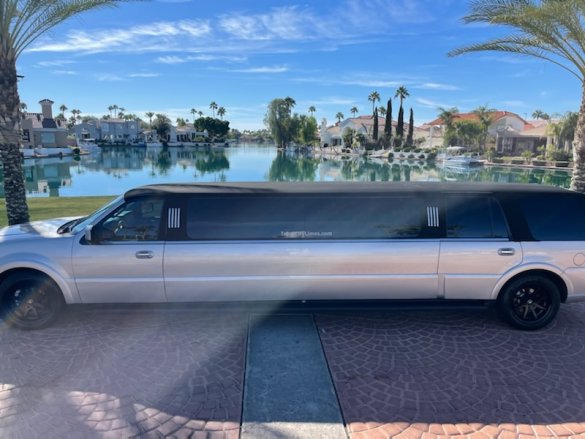 2005 Lincoln Navigator SUV Stretch for Sale in Chandler, AZ - Photo 2