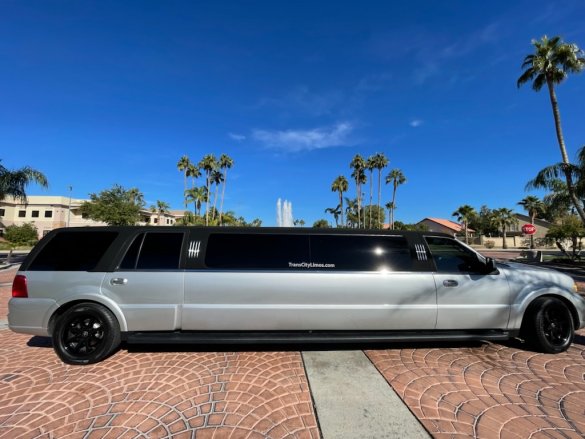 2005 Lincoln Navigator SUV Stretch for Sale in Chandler, AZ - Photo 3
