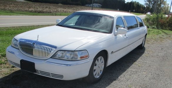 2006 Lincoln Town Car Limousine for Sale in Bellefontaine, OH - Main Photo
